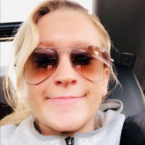 Meet your Posher, Carlee